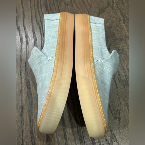 TOMS - Picture 3 of 11